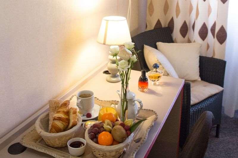 Saint-Hilaire-du-Harcouët Brit Hotel Le Cygne חדר תמונה