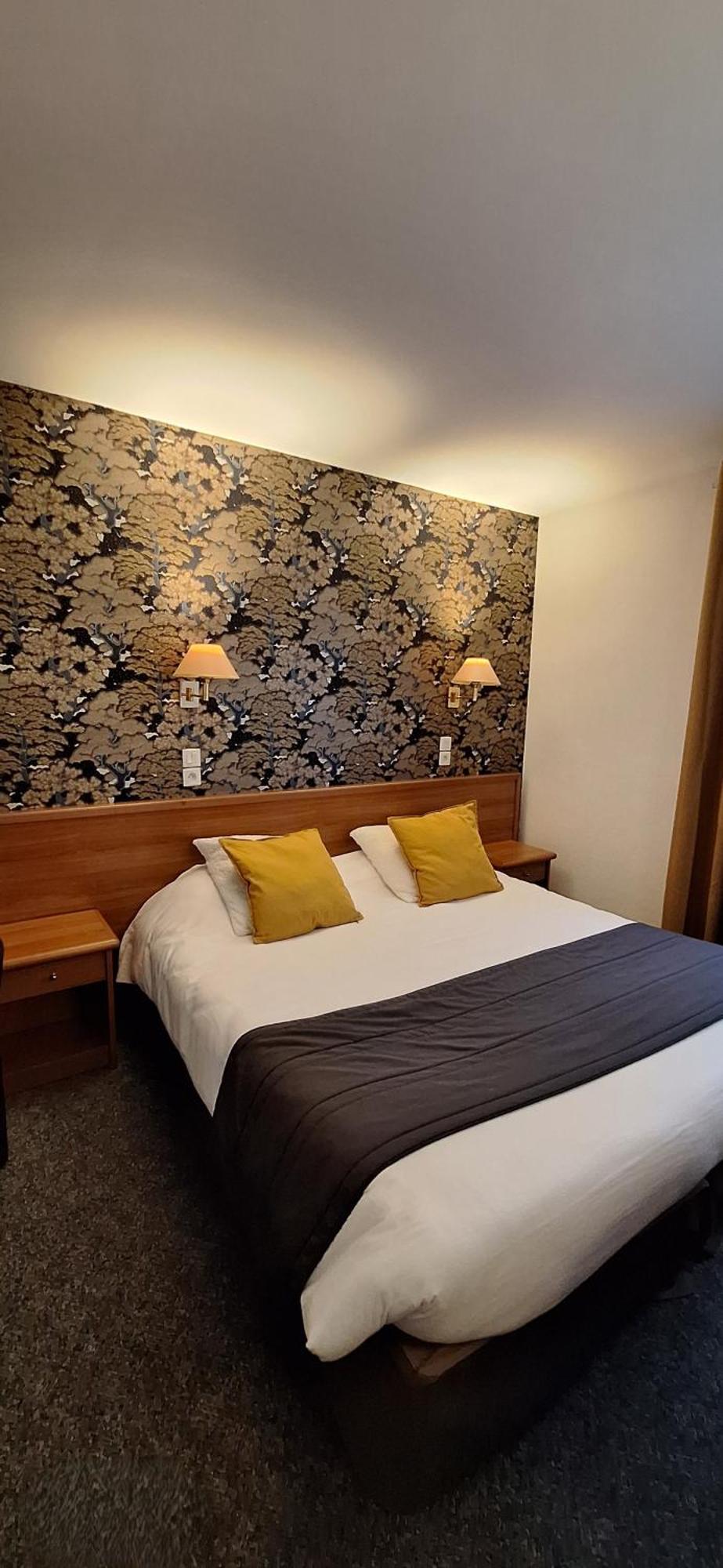 Saint-Hilaire-du-Harcouët Brit Hotel Le Cygne מראה חיצוני תמונה