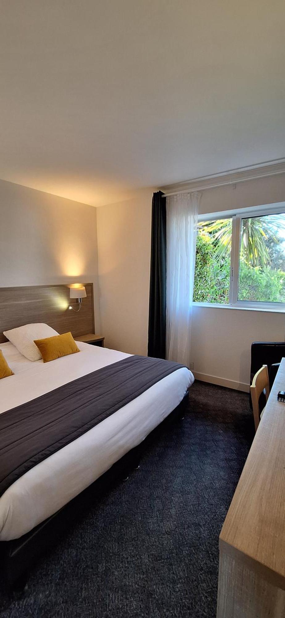 Saint-Hilaire-du-Harcouët Brit Hotel Le Cygne מראה חיצוני תמונה