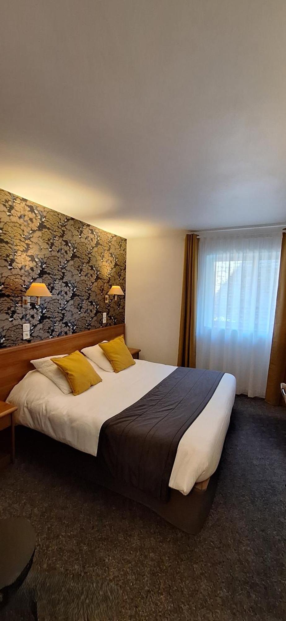 Saint-Hilaire-du-Harcouët Brit Hotel Le Cygne מראה חיצוני תמונה