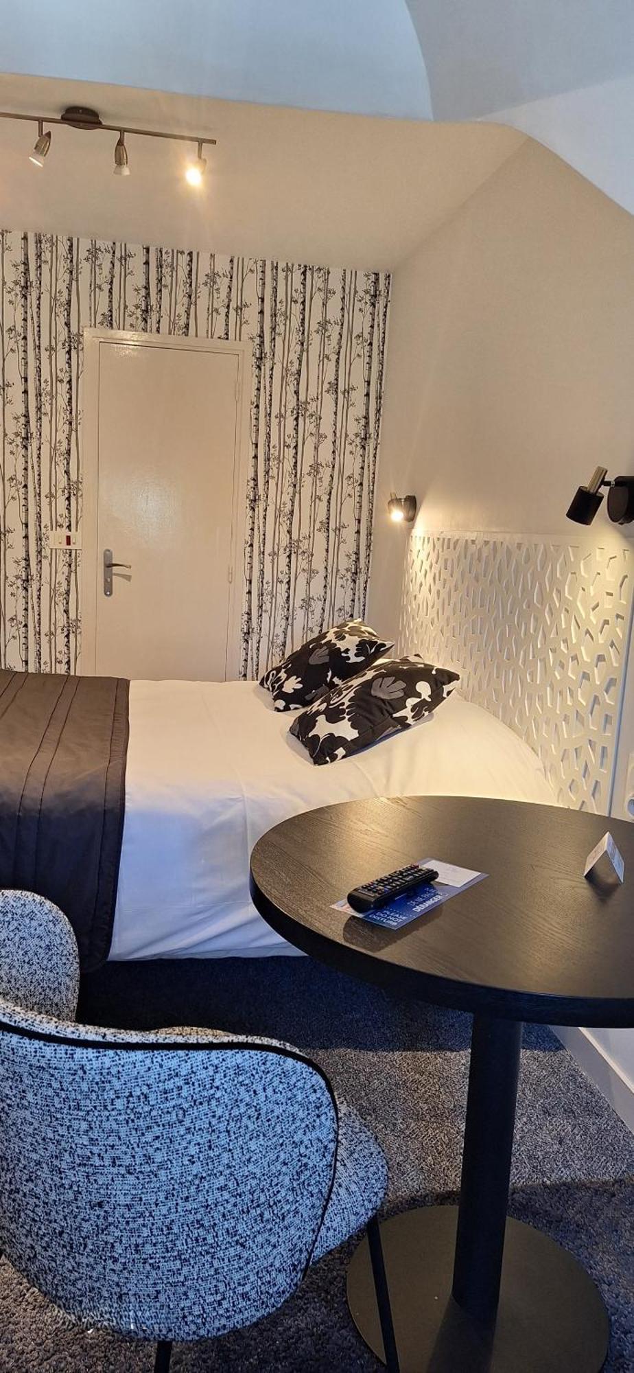 Saint-Hilaire-du-Harcouët Brit Hotel Le Cygne מראה חיצוני תמונה