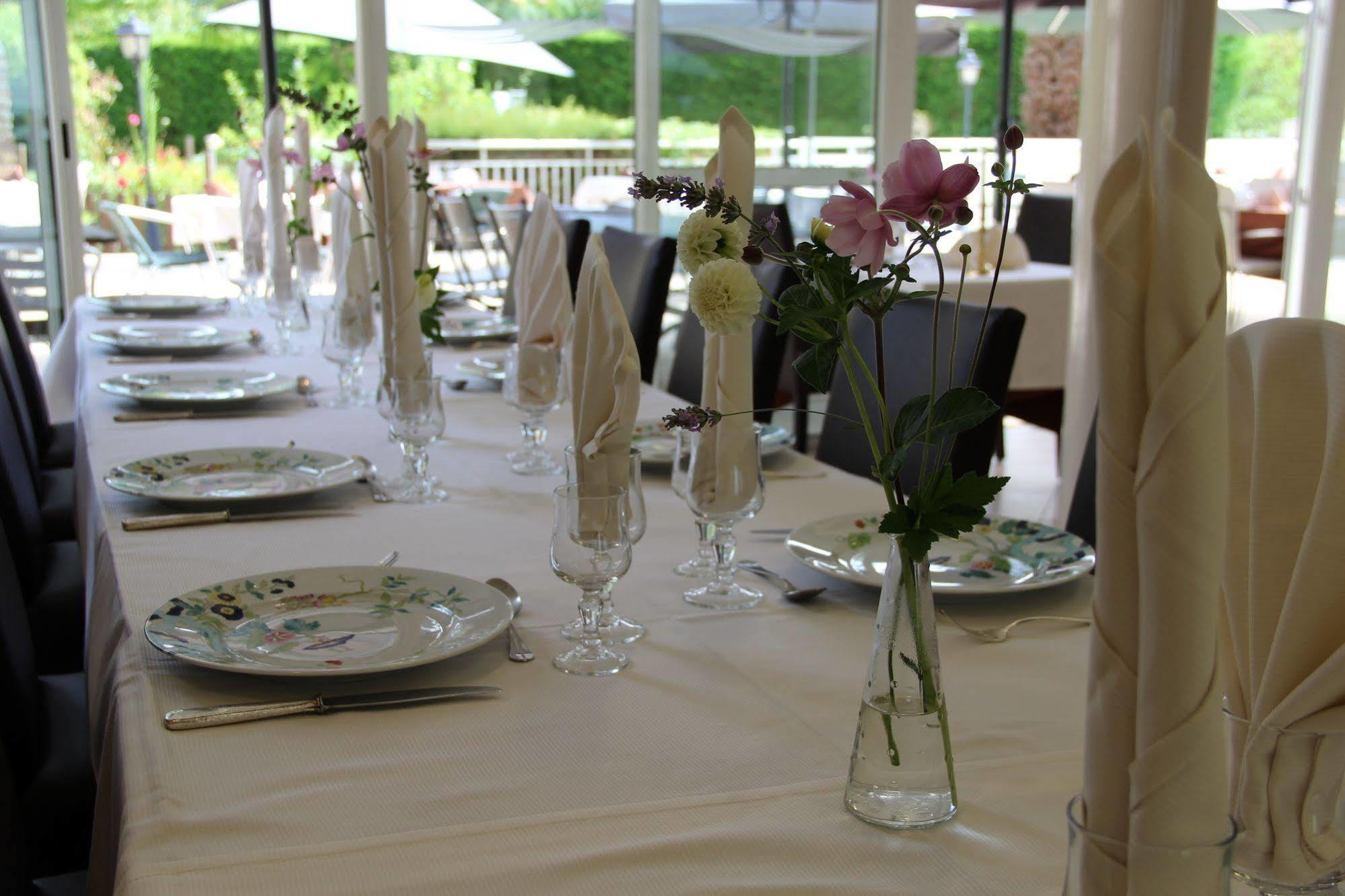 Saint-Hilaire-du-Harcouët Brit Hotel Le Cygne מראה חיצוני תמונה